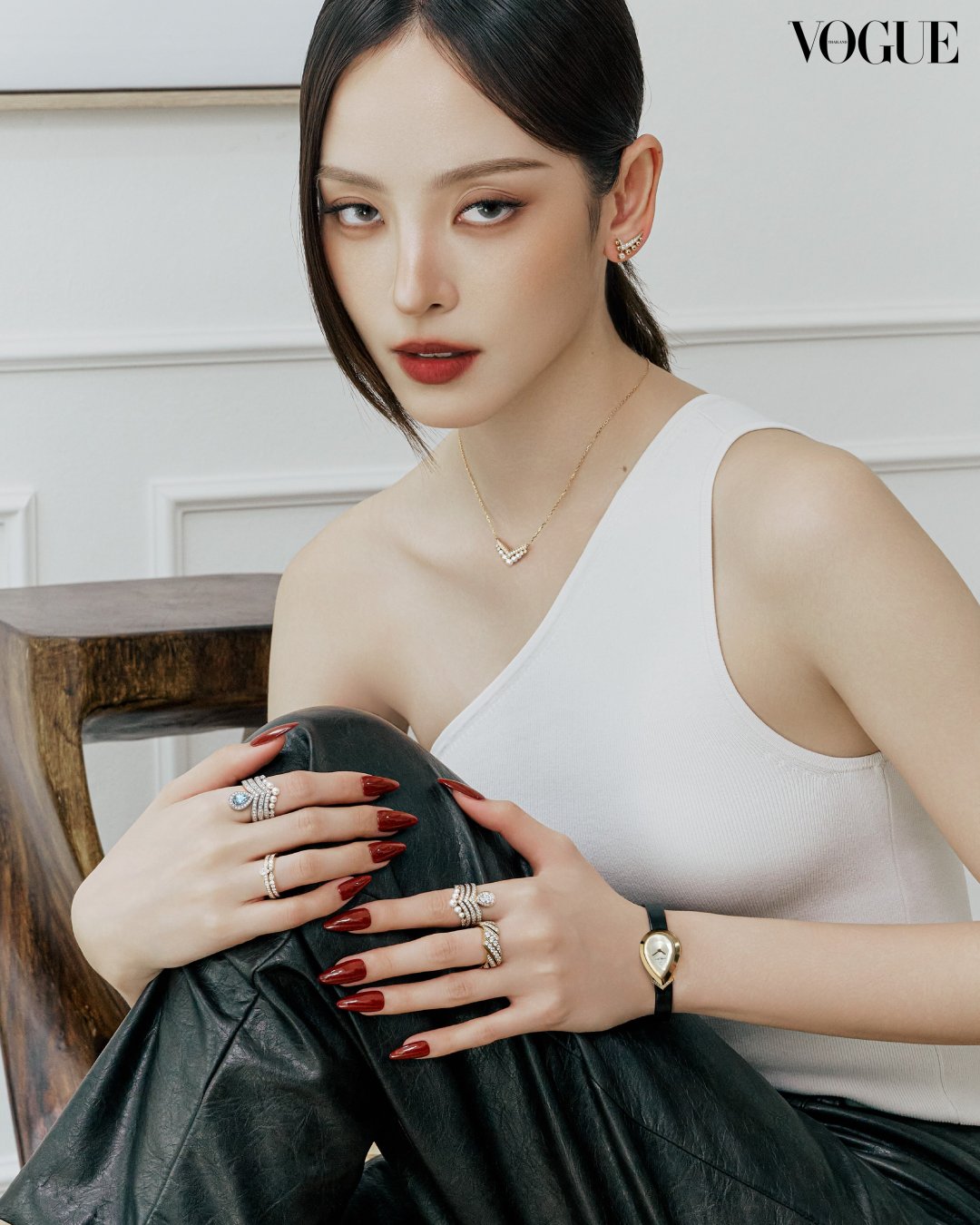ณิชา ณัฏฐณิชา ขึ้นปกดิจิทัล Vogue Thailand เกาะอกขาวคู่เครื่องประดับ Chaumet "The New Femininity"