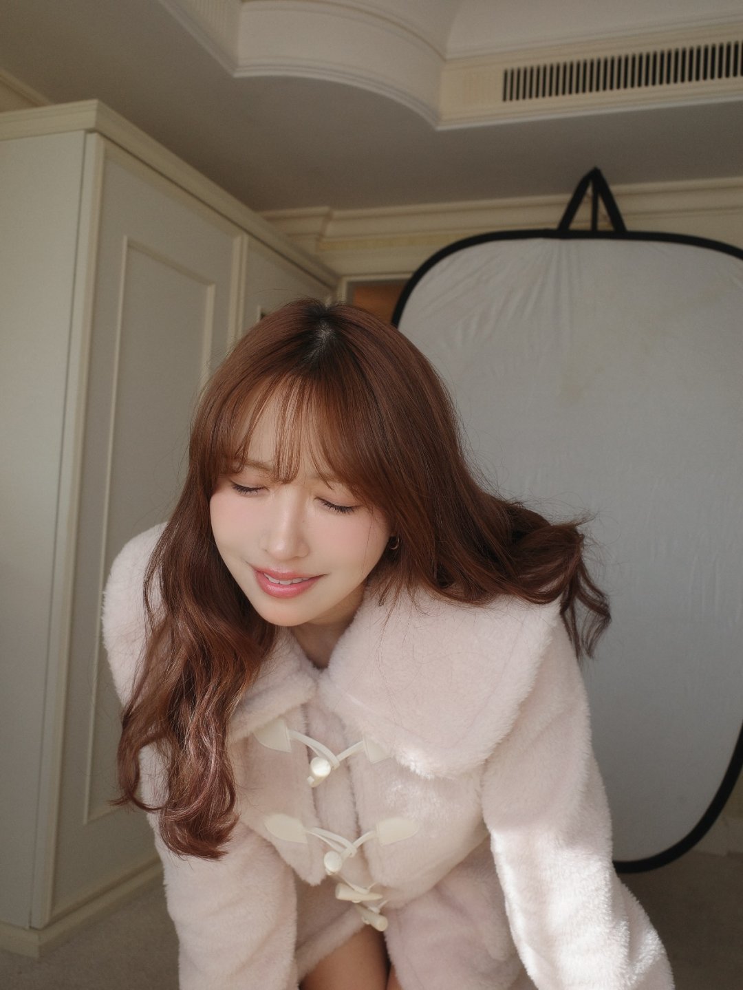 ยูอะ มิคามิ ลุค MISTREASS Winter Collection โค้ทขนฟู ถุงน่องลูกไม้ ในห้องโรงแรม (รูปที่ 8)