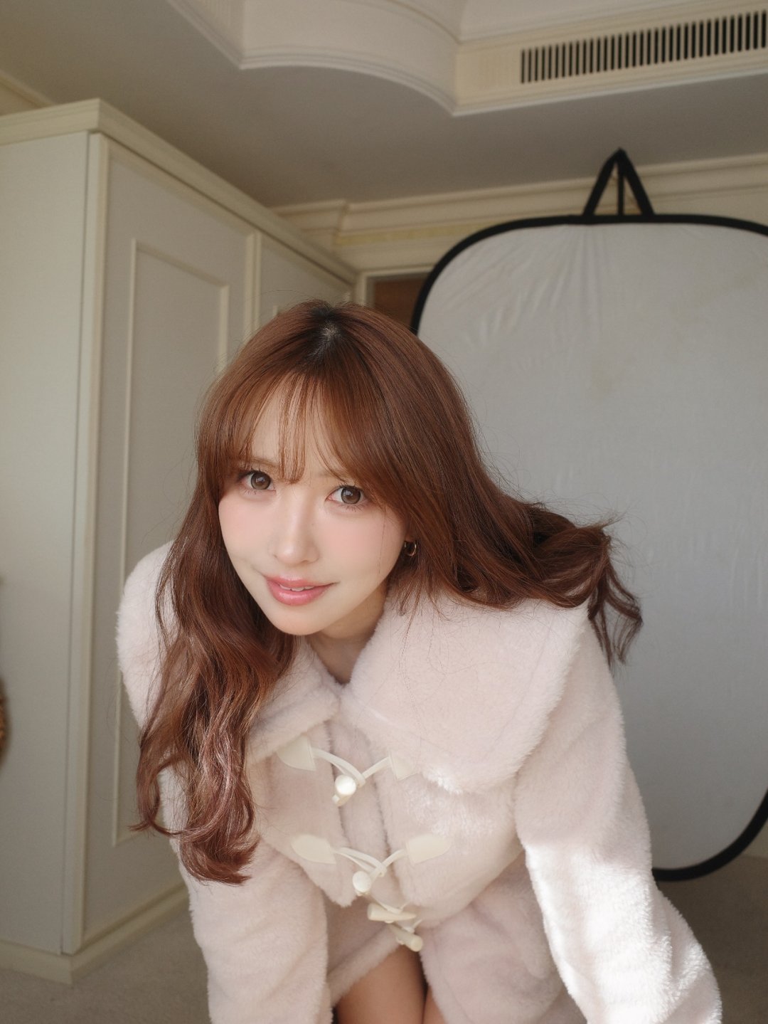 ยูอะ มิคามิ ลุค MISTREASS Winter Collection โค้ทขนฟู ถุงน่องลูกไม้ ในห้องโรงแรม (รูปที่ 9)
