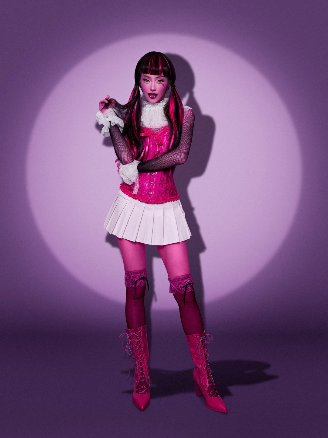 Natsha T. คอสฮาโลวีน "Not your average ghoul" คอร์เซ็ตชมพูมินิสเกิร์ตขาว ผมแกละไฮไลต์ชมพู (รูปที่ 3)