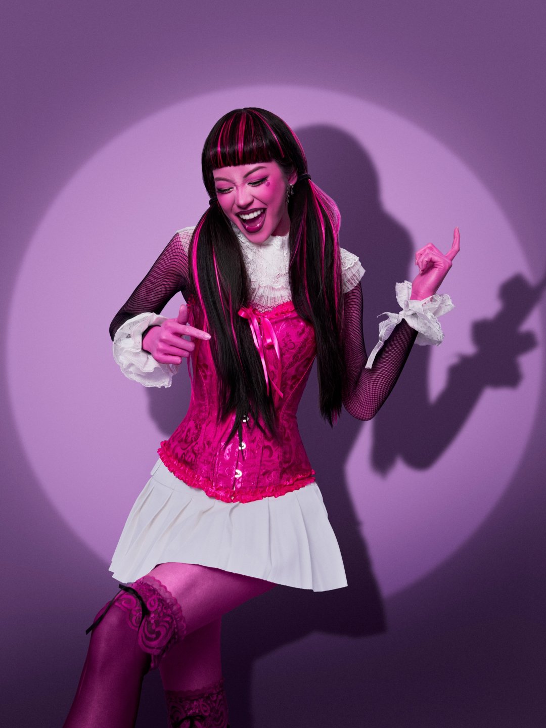 Natsha T. คอสฮาโลวีน "Not your average ghoul" คอร์เซ็ตชมพูมินิสเกิร์ตขาว ผมแกละไฮไลต์ชมพู (รูปที่ 4)