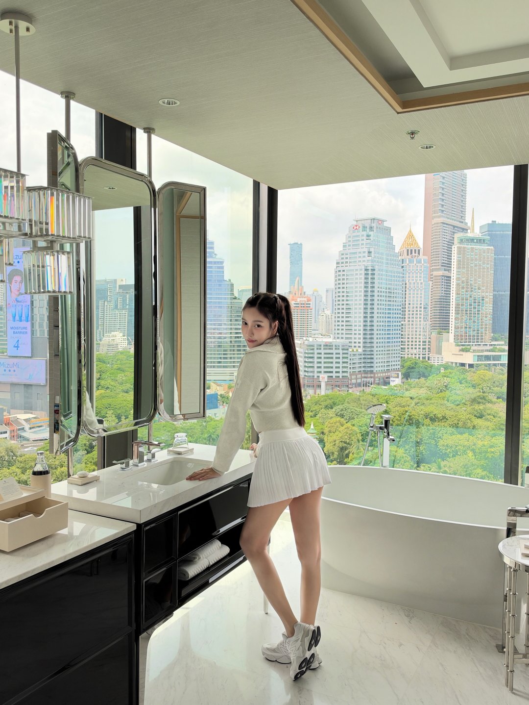Viewvy "🏙️" แช่อ่างวิวตึกสูงโชว์แผ่นหลัง สายเดี่ยวลูกไม้มินต์โชว์ร่องที่คาเฟ่ CARTER (รูปที่ 7)