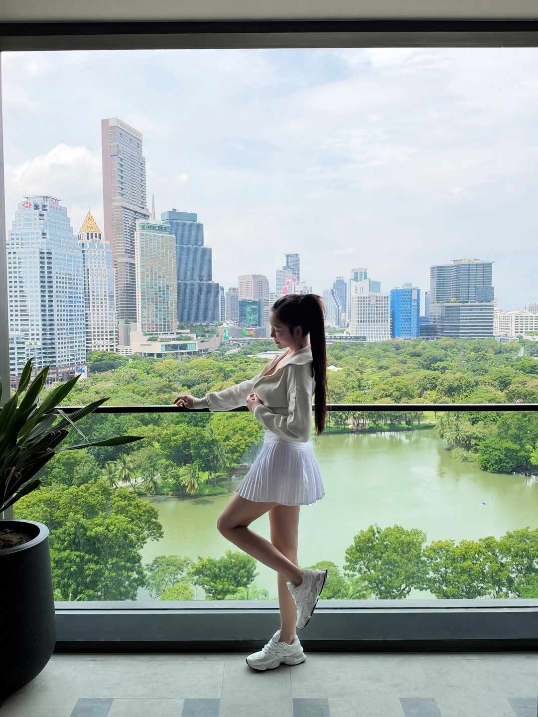 Viewvy "🏙️" แช่อ่างวิวตึกสูงโชว์แผ่นหลัง สายเดี่ยวลูกไม้มินต์โชว์ร่องที่คาเฟ่ CARTER (รูปที่ 8)