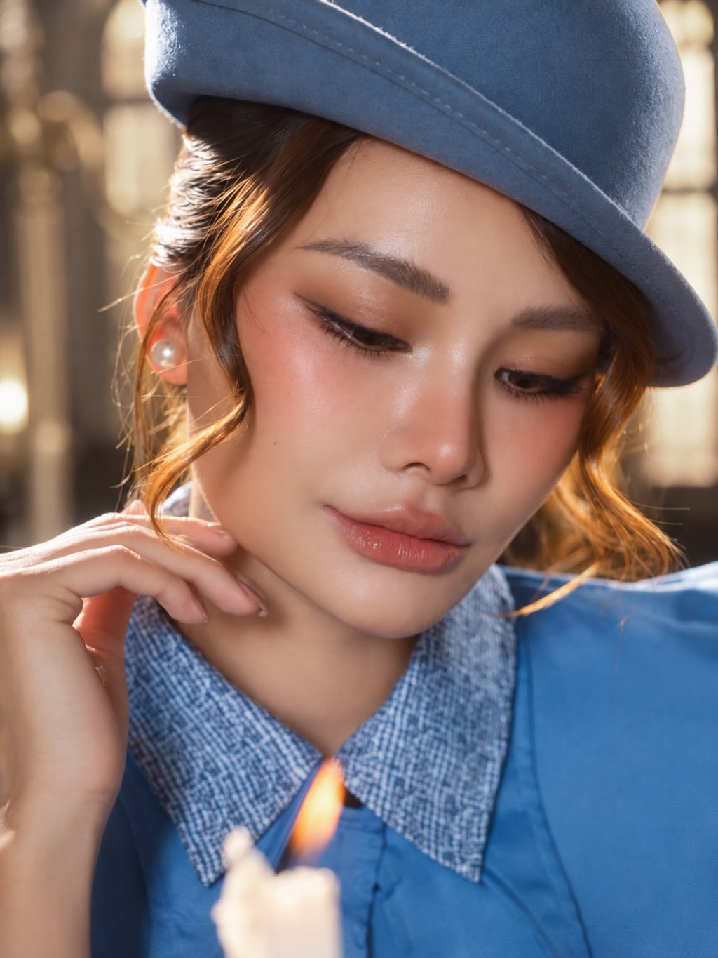 firstwang มิสซูปราเนชั่นแนลไทยแลนด์ 2023 แปลงร่างนักเรียนโบซ์บาตง ชุดซาตินฟ้า หมวกปลายแหลม ถือตำราเวท (รูปที่ 5)