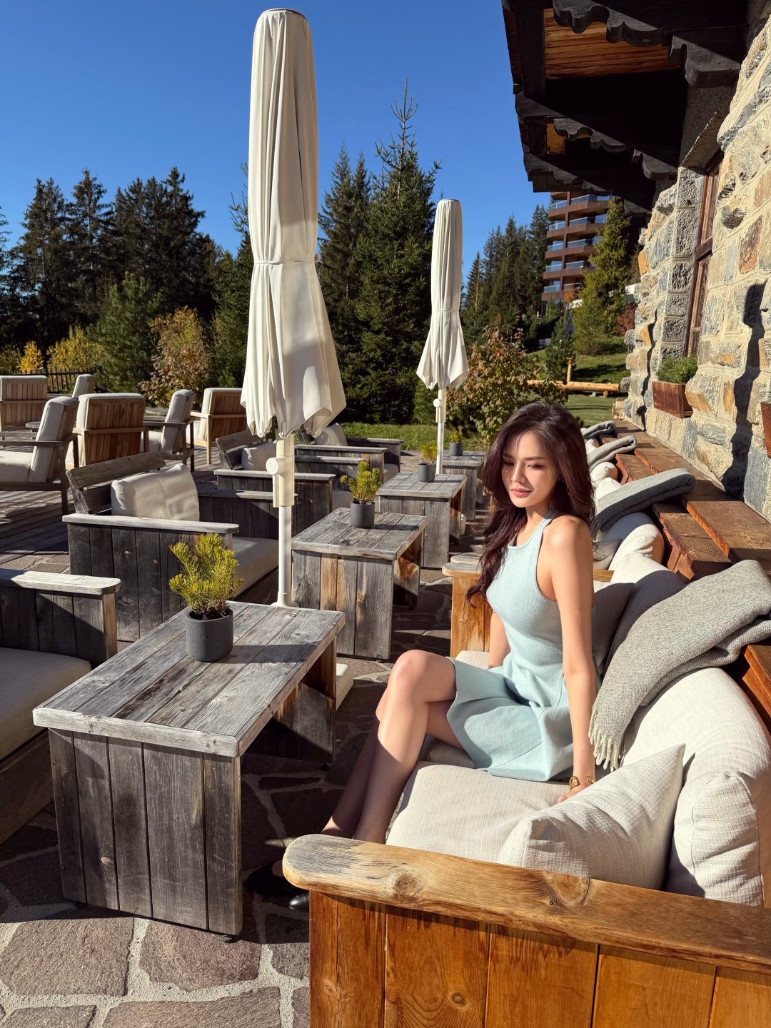 โซแบม xobamm "☀️" เดรสสั้นคล้องคอสีฟ้าพาสเทล รับแดดภูเขาที่ Forestis Dolomites (รูปที่ 3)