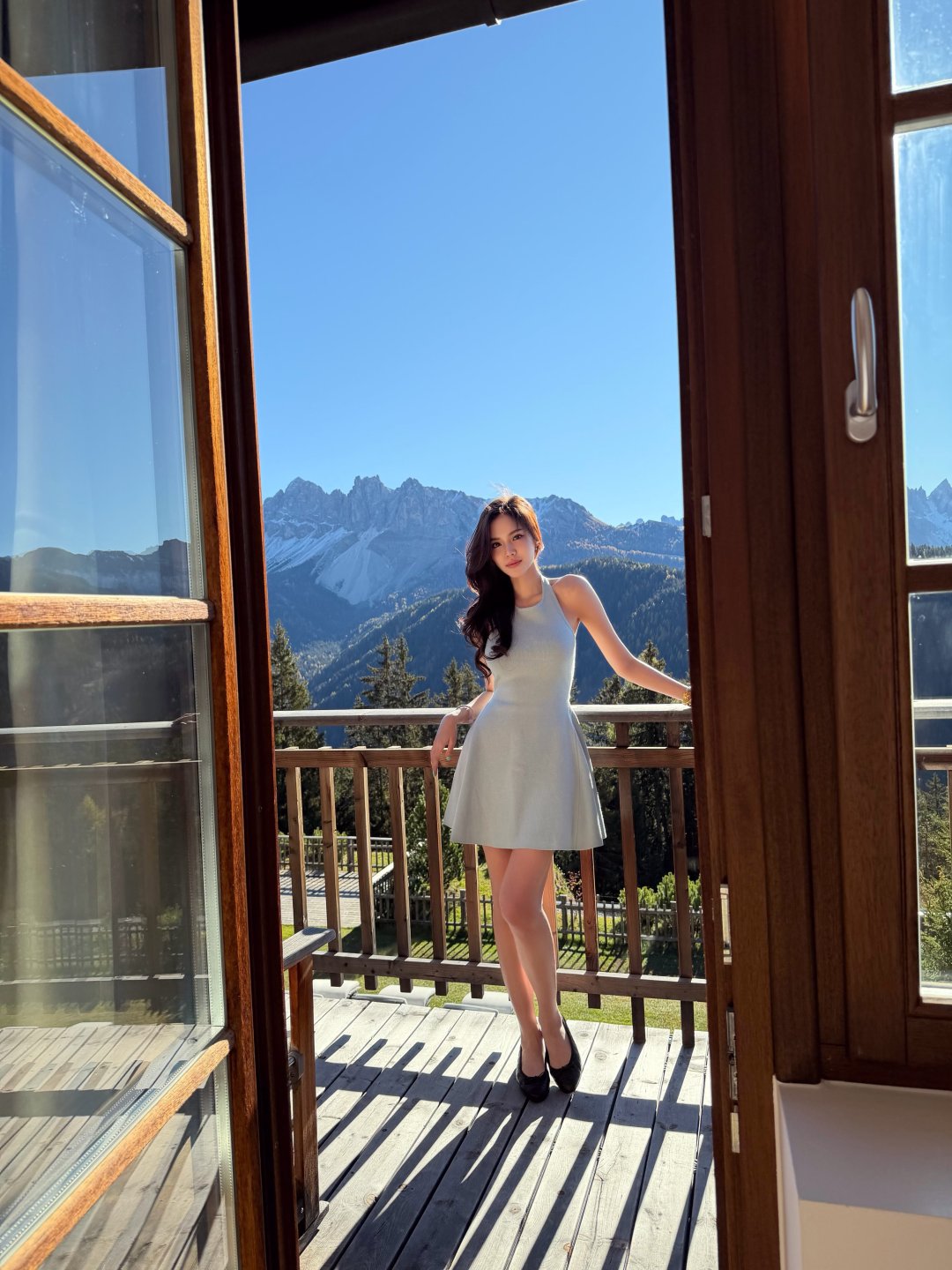 โซแบม xobamm "☀️" เดรสสั้นคล้องคอสีฟ้าพาสเทล รับแดดภูเขาที่ Forestis Dolomites (รูปที่ 6)
