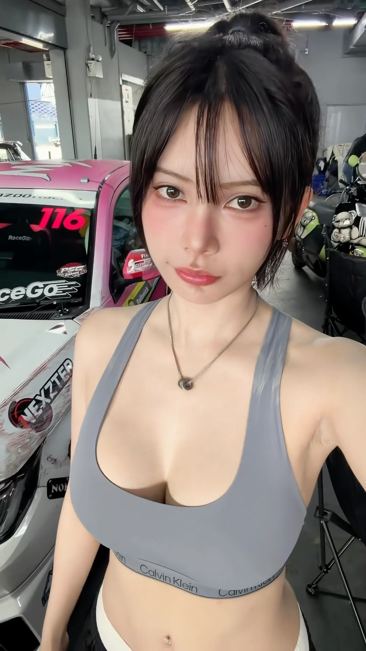 โนเกีย สุธาศินี "ป๋มมากับรถแรง" ปล่อยคลิปจากสปอร์ตบราสู่สาวนักซิ่ง มุดใต้ท้องรถเองก่อนลงสนาม