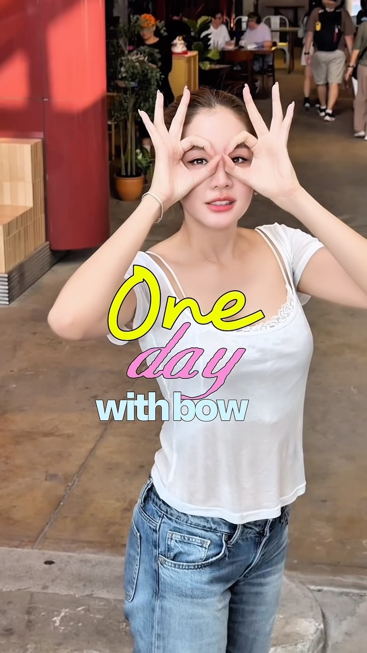 โบว์ เมลดา "อย่าเผลอสบตานะ เดี๋ยวจะหลงรักไม่รู้ตัว" เสื้อยืดขาวขอบลูกไม้คู่ยีนส์ คลิป One day with bow