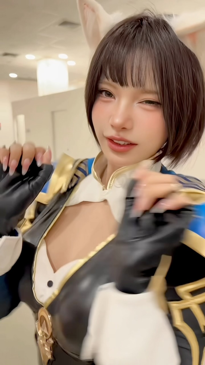โนเกีย สุธาศินี "ม๊าาาว" สายเดี่ยวลายดอกคอวีลึก แปลงร่างคอสเพลย์สาวหูแมวเว้าอก